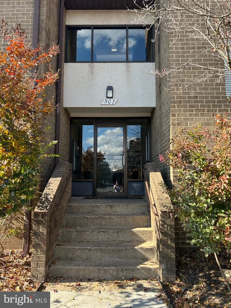 507 FLORIDA AVENUE #103 Herndon, VA 20170