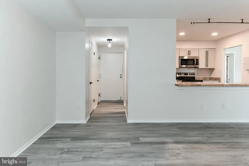 507 FLORIDA AVENUE #103 Herndon, VA 20170