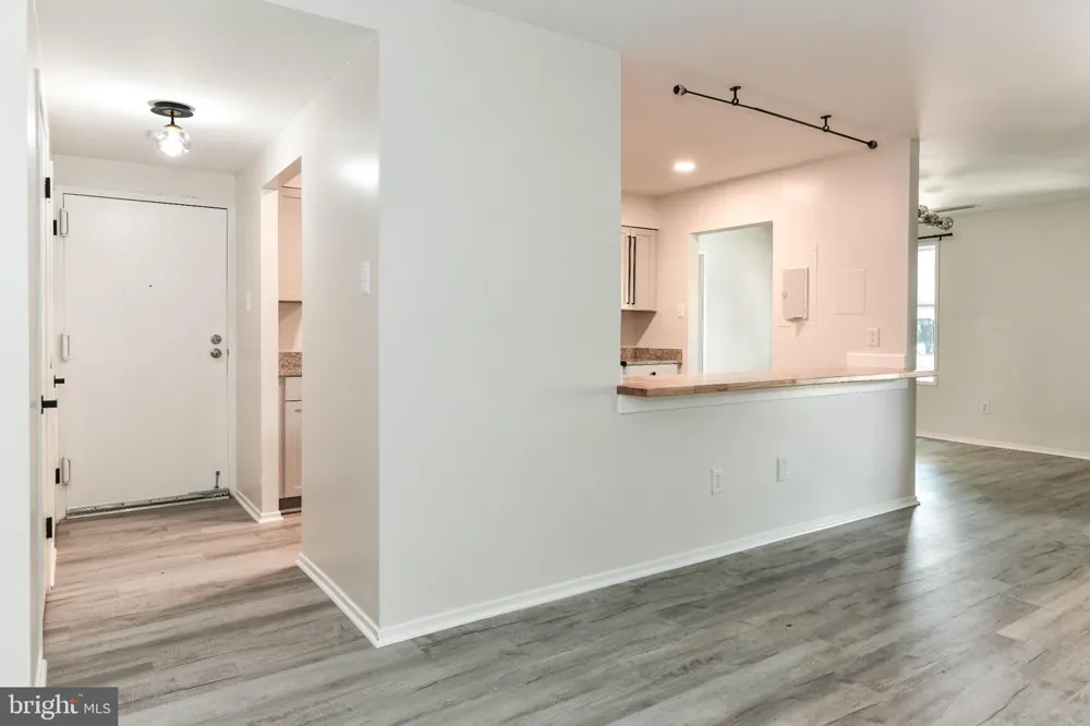 507 FLORIDA AVENUE #103 Herndon, VA 20170