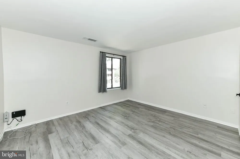 507 FLORIDA AVENUE #103 Herndon, VA 20170