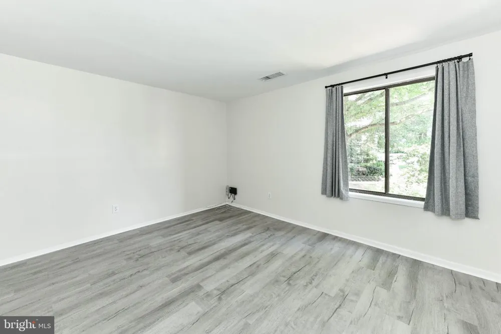 507 FLORIDA AVENUE #103 Herndon, VA 20170