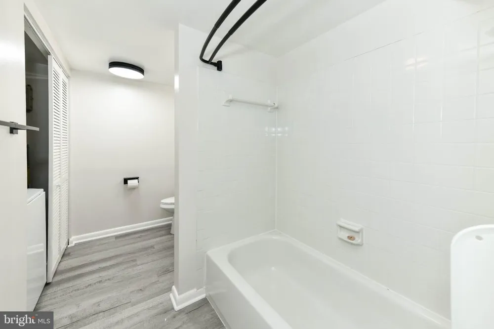 507 FLORIDA AVENUE #103 Herndon, VA 20170