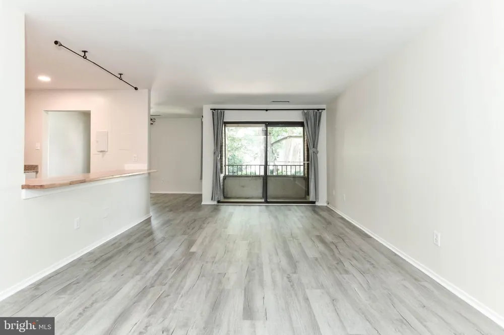507 FLORIDA AVENUE #103 Herndon, VA 20170