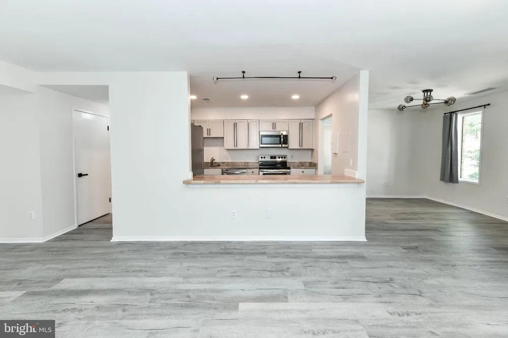 507 FLORIDA AVENUE #103 Herndon, VA 20170