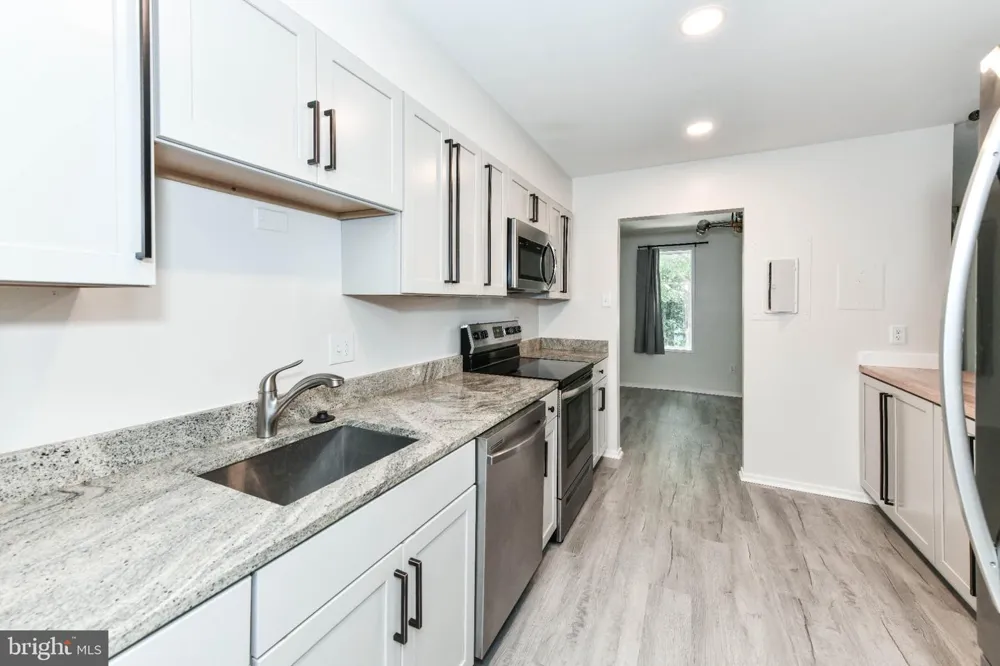 507 FLORIDA AVENUE #103 Herndon, VA 20170