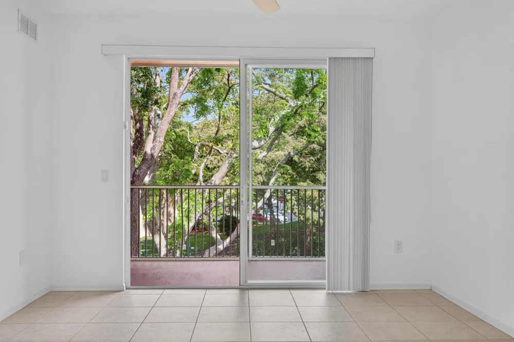 7775 Yardley Drive #314 Tamarac, FL 33321