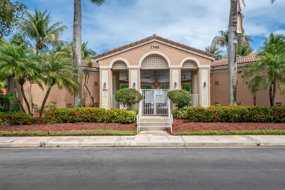 7775 Yardley Drive #314 Tamarac, FL 33321