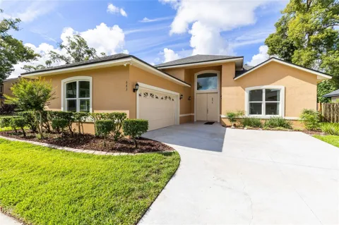 683 OAK HOLLOW WAY