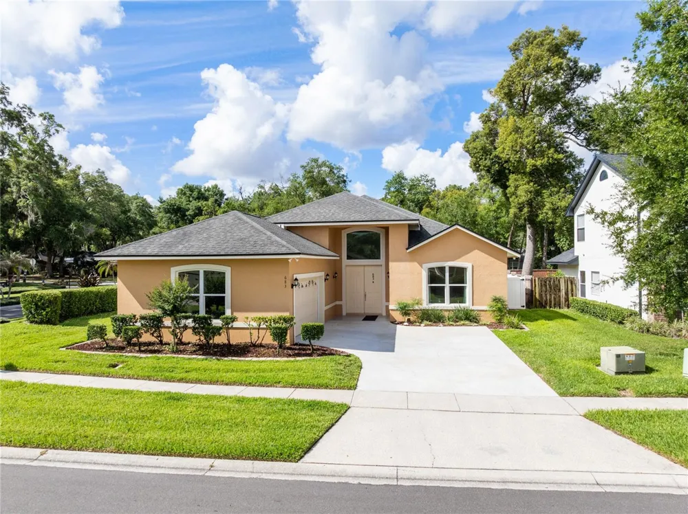683 OAK HOLLOW WAY Altamonte Springs, FL 32714