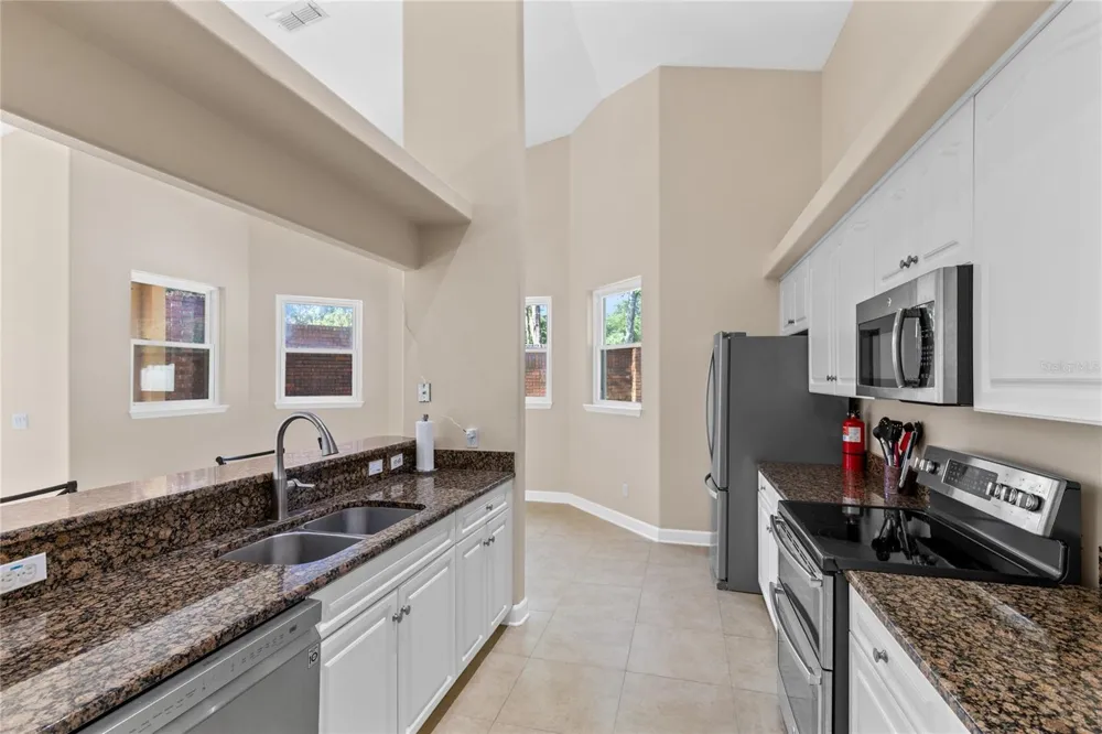 683 OAK HOLLOW WAY Altamonte Springs, FL 32714