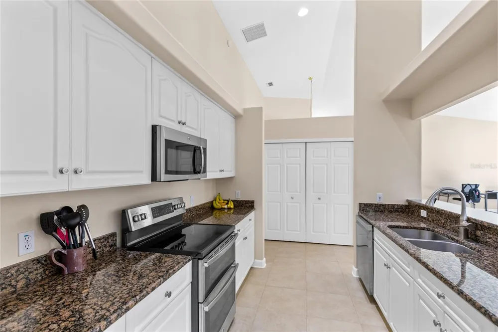 683 OAK HOLLOW WAY Altamonte Springs, FL 32714