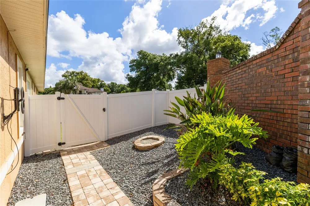 683 OAK HOLLOW WAY Altamonte Springs, FL 32714