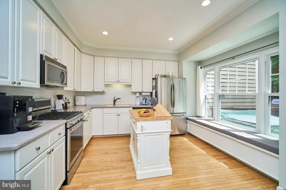 1230 WEATHERSTONE COURT Reston, VA 20194