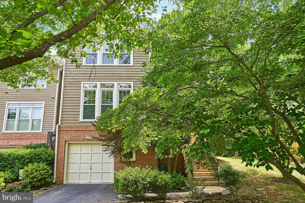 1230 WEATHERSTONE COURT Reston, VA 20194