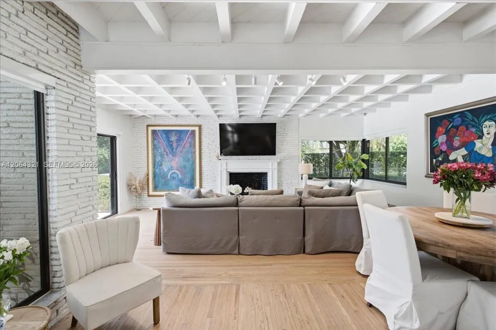 7240 Sunset Dr Miami, FL 33143