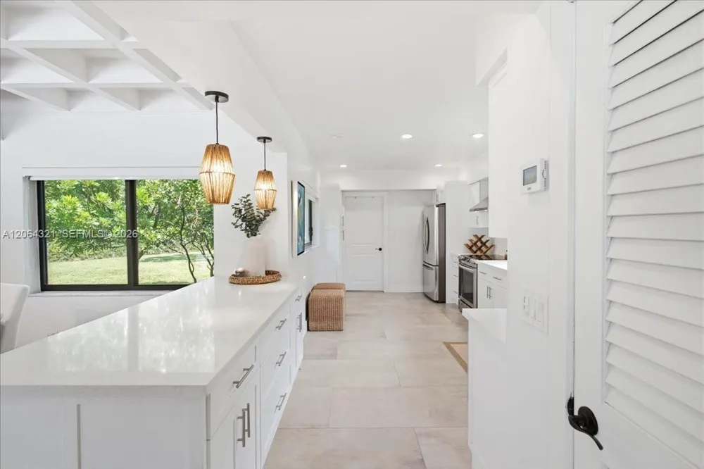 7240 Sunset Dr Miami, FL 33143