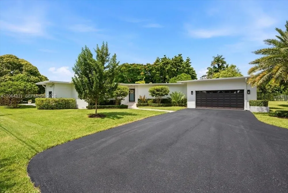 7240 Sunset Dr Miami, FL 33143