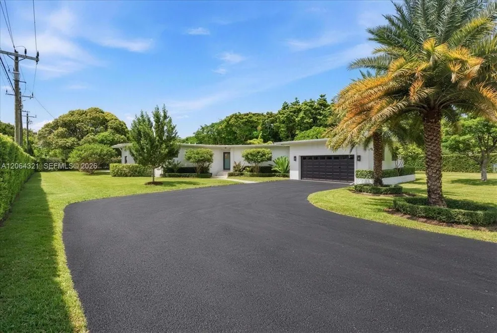7240 Sunset Dr Miami, FL 33143