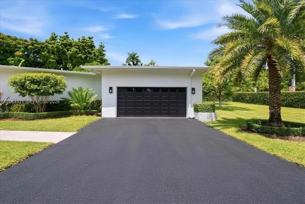7240 Sunset Dr Miami, FL 33143