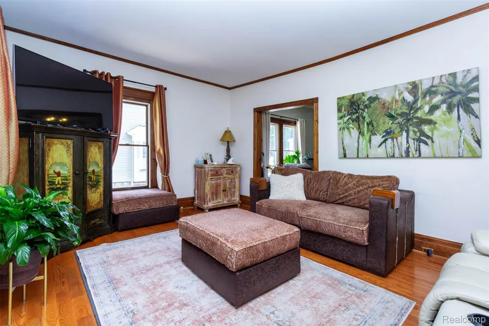 33709 Grand River Avenue Farmington City, MI 48335