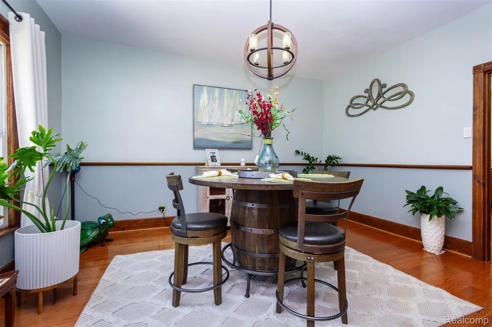 33709 Grand River Avenue Farmington City, MI 48335