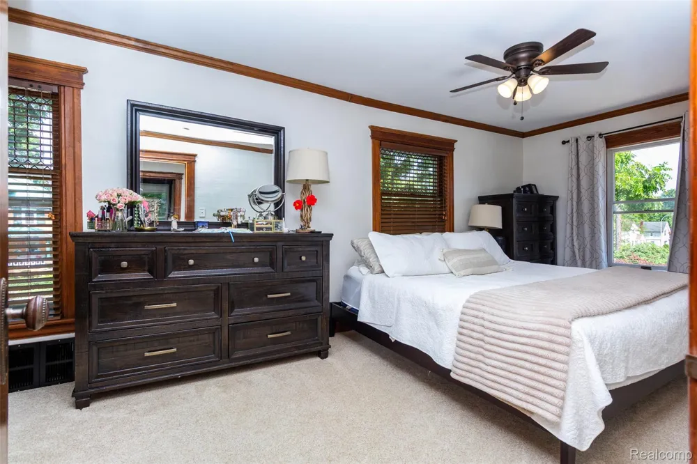 33709 Grand River Avenue Farmington City, MI 48335