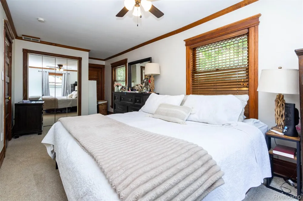 33709 Grand River Avenue Farmington City, MI 48335