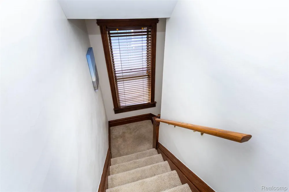 33709 Grand River Avenue Farmington City, MI 48335