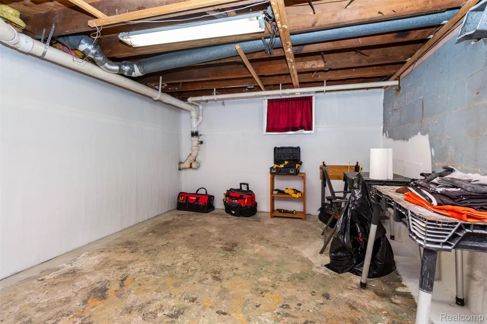 33709 Grand River Avenue Farmington City, MI 48335