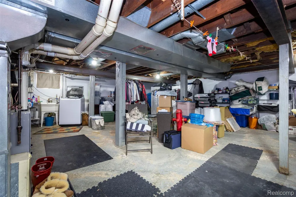 33709 Grand River Avenue Farmington City, MI 48335