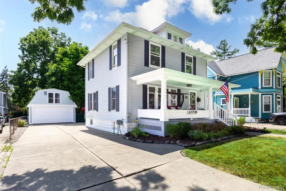 33709 Grand River Avenue Farmington City, MI 48335
