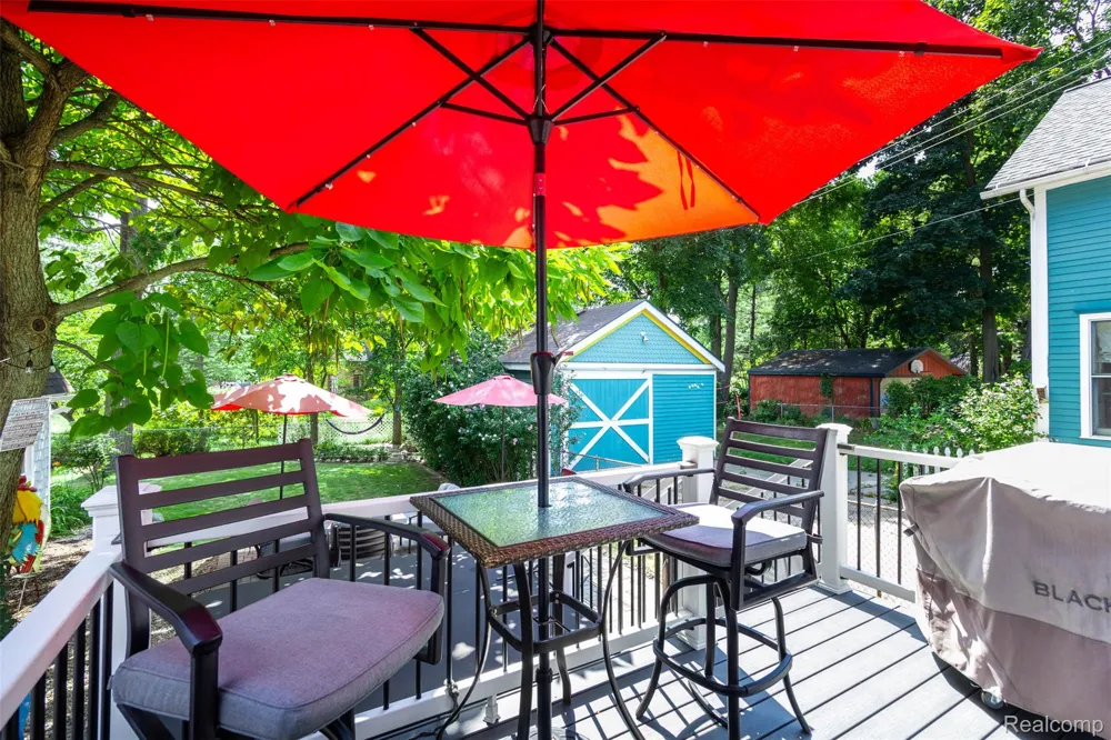 33709 Grand River Avenue Farmington City, MI 48335