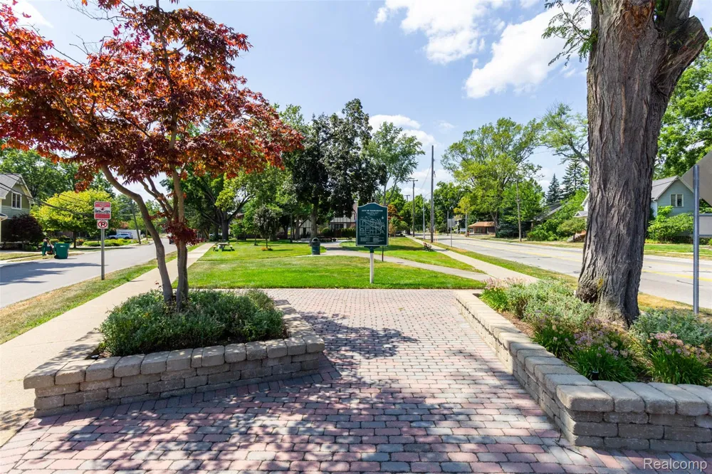 33709 Grand River Avenue Farmington City, MI 48335