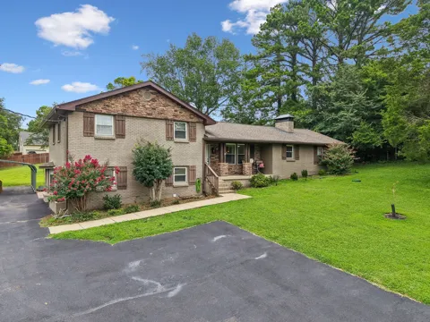 708 Glen Oaks Dr