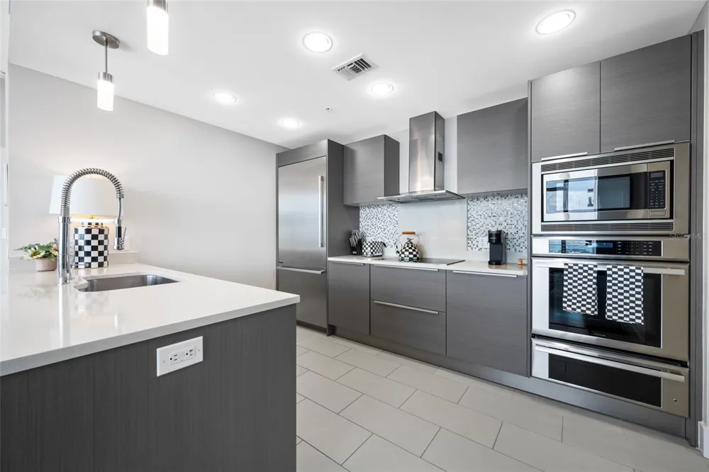 175 1ST STREET S #1204 St Petersburg, FL 33701