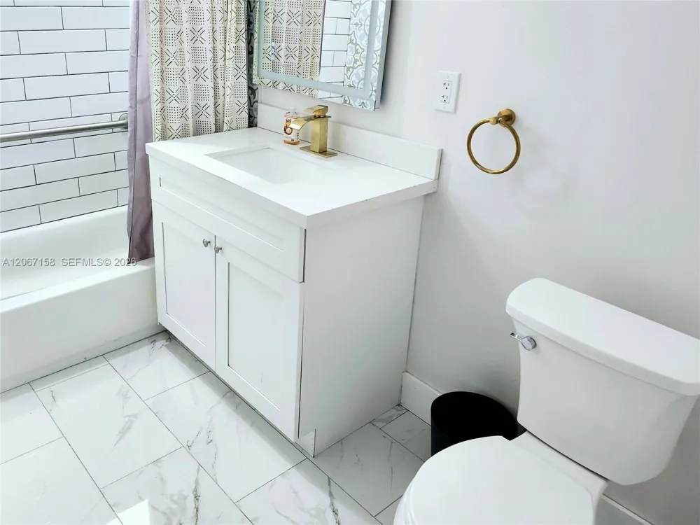 1860 NW 24th Ave #302 Miami, FL 33125