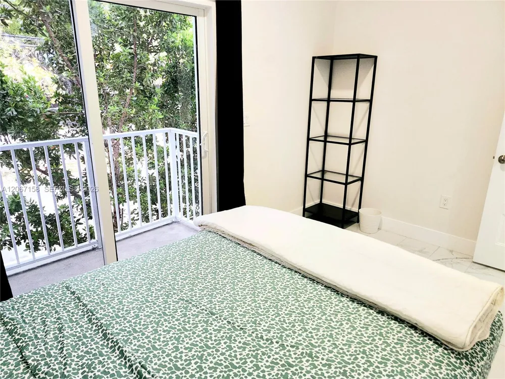 1860 NW 24th Ave #302 Miami, FL 33125