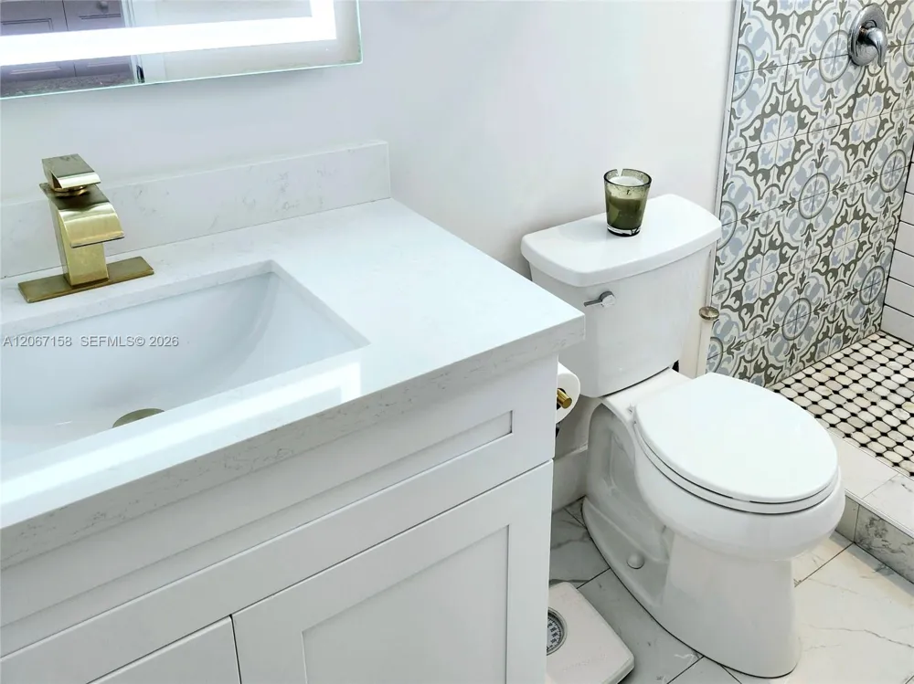 1860 NW 24th Ave #302 Miami, FL 33125