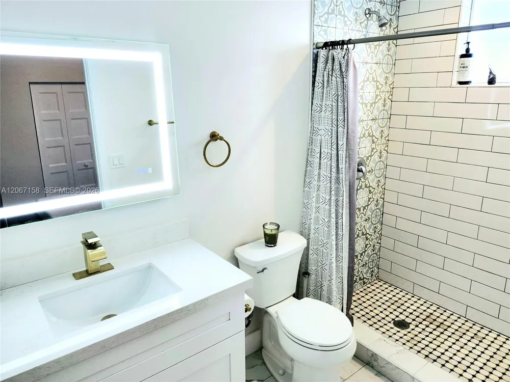 1860 NW 24th Ave #302 Miami, FL 33125