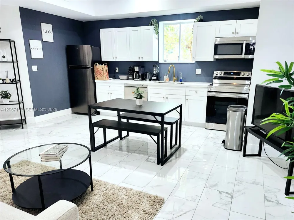 1860 NW 24th Ave #302 Miami, FL 33125