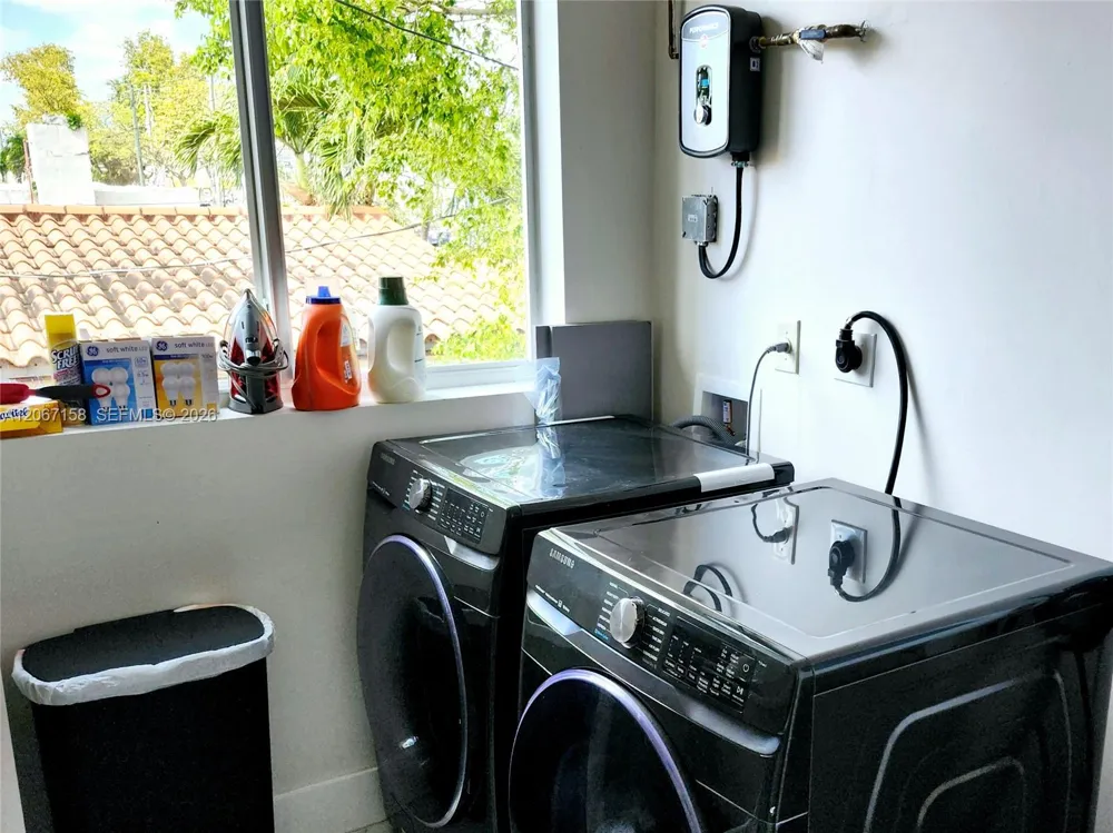 1860 NW 24th Ave #302 Miami, FL 33125