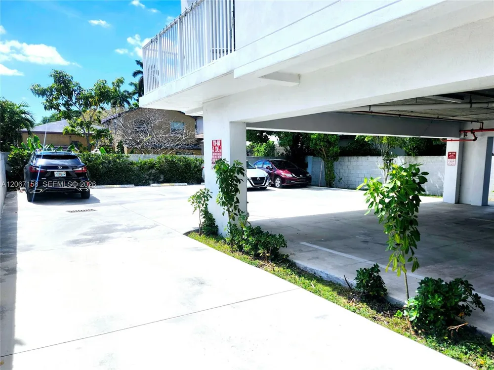 1860 NW 24th Ave #302 Miami, FL 33125