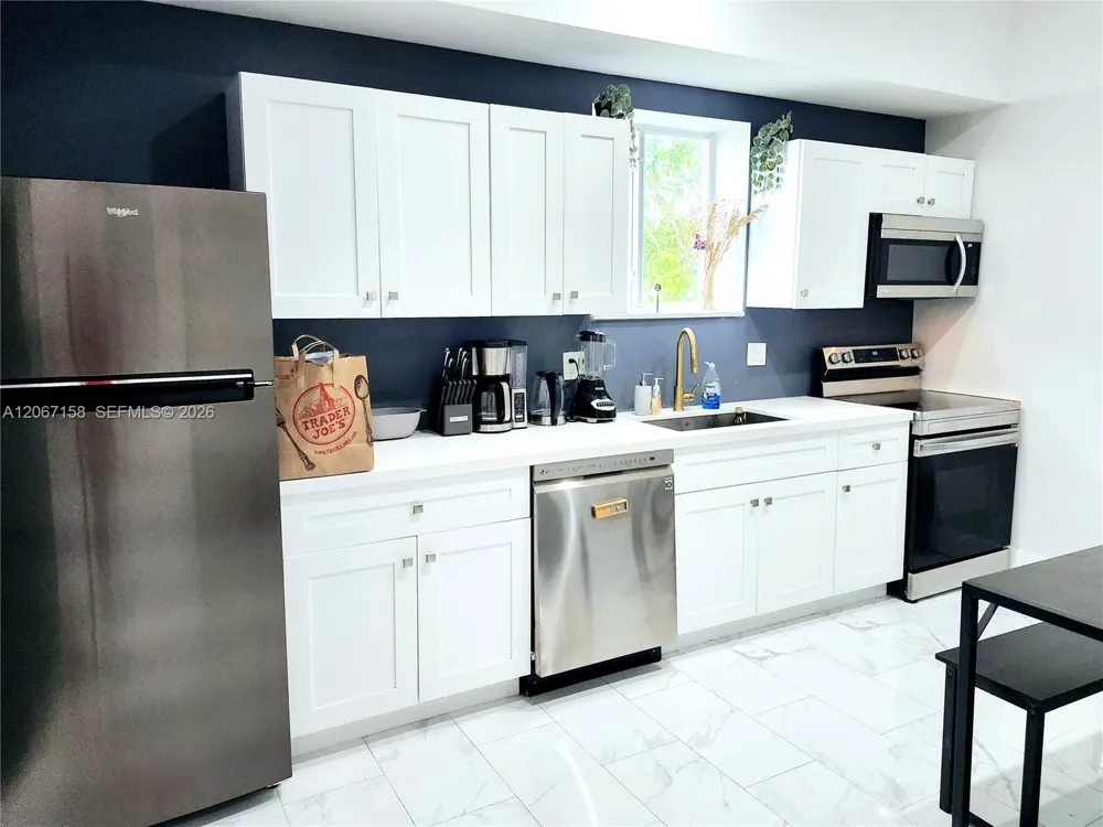 1860 NW 24th Ave #302 Miami, FL 33125
