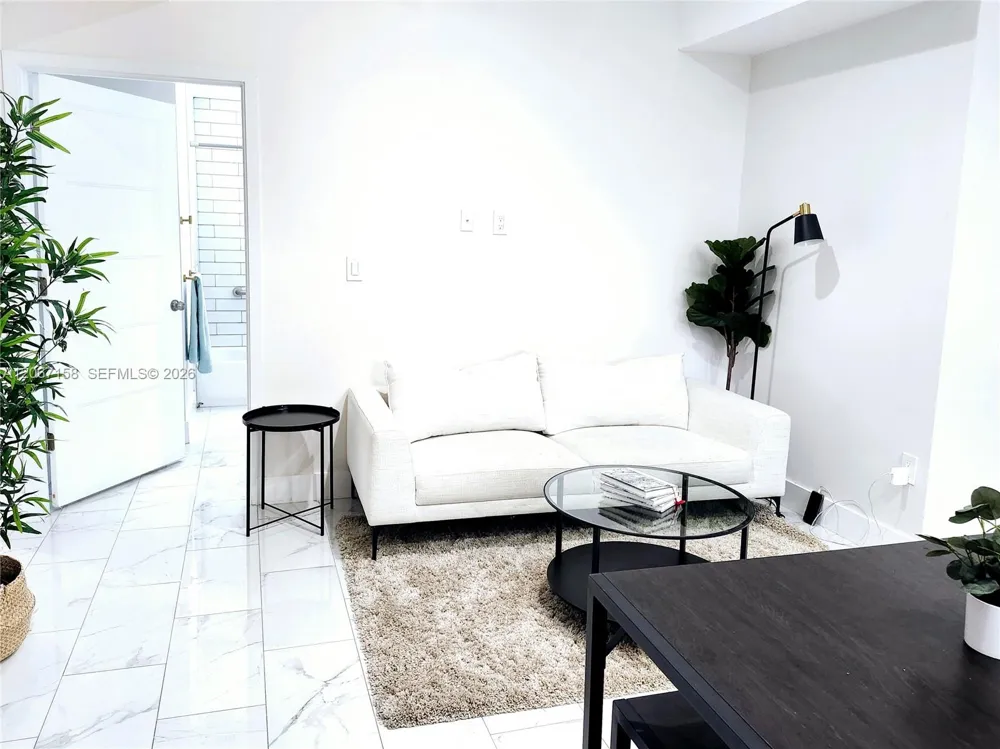 1860 NW 24th Ave #302 Miami, FL 33125