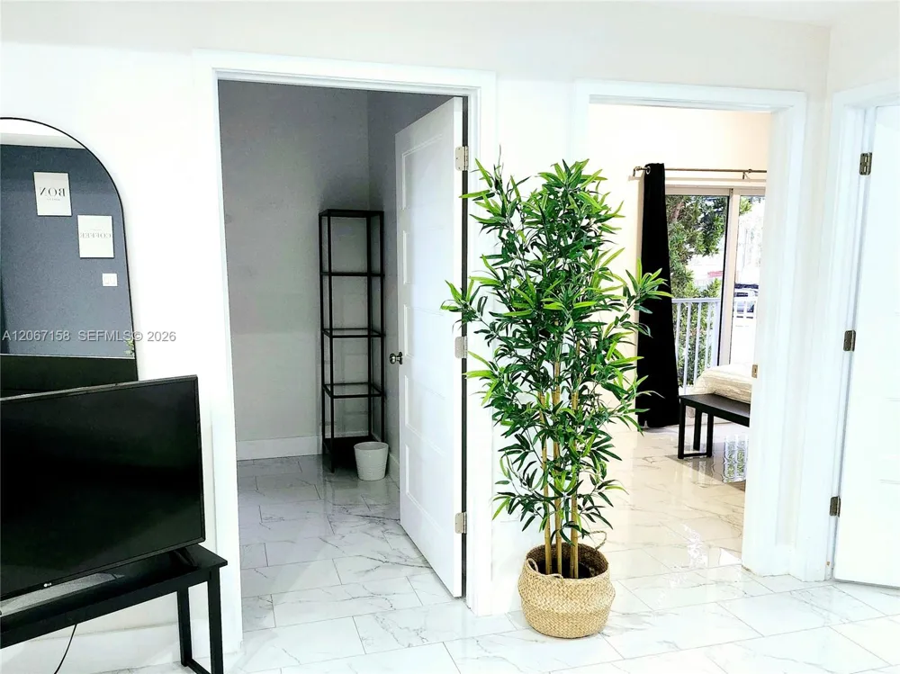 1860 NW 24th Ave #302 Miami, FL 33125