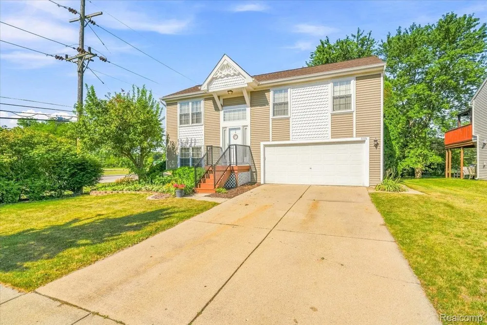 606 Thornhill Court Belleville City, MI 48111