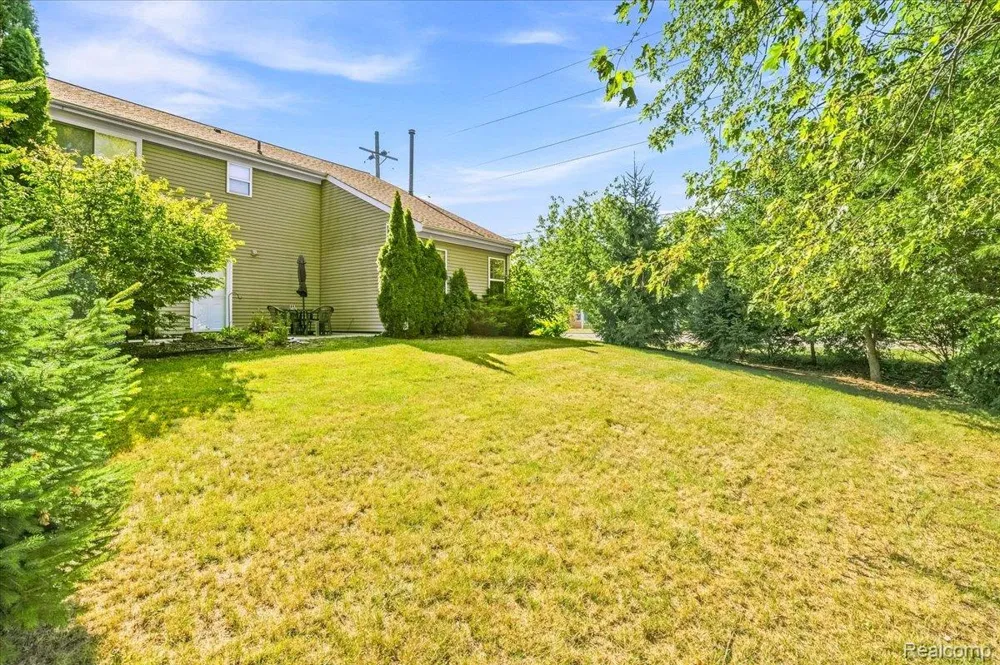 606 Thornhill Court Belleville City, MI 48111