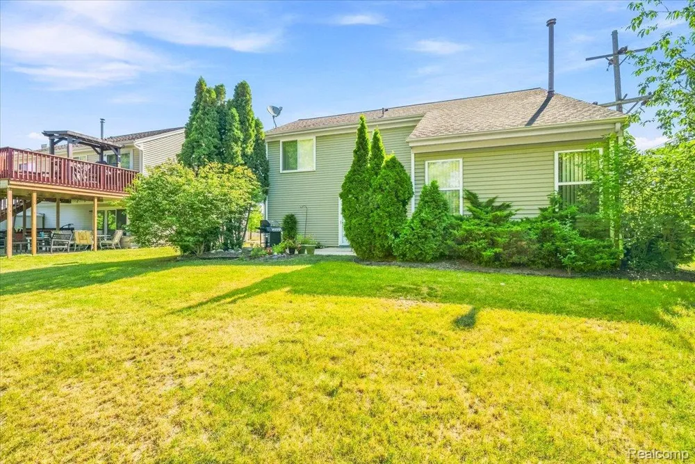 606 Thornhill Court Belleville City, MI 48111