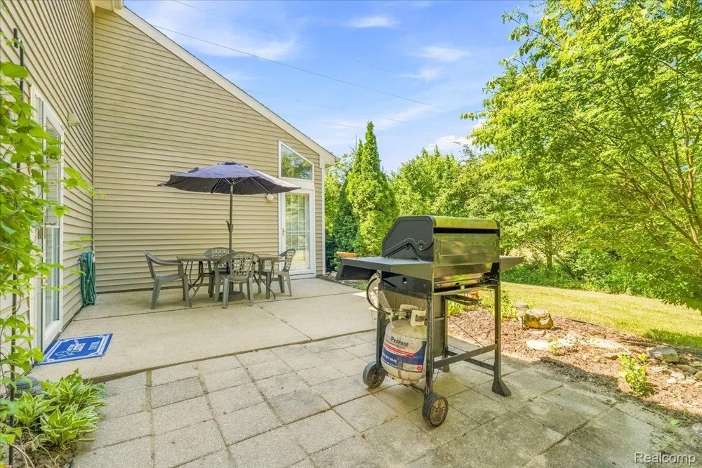 606 Thornhill Court Belleville City, MI 48111