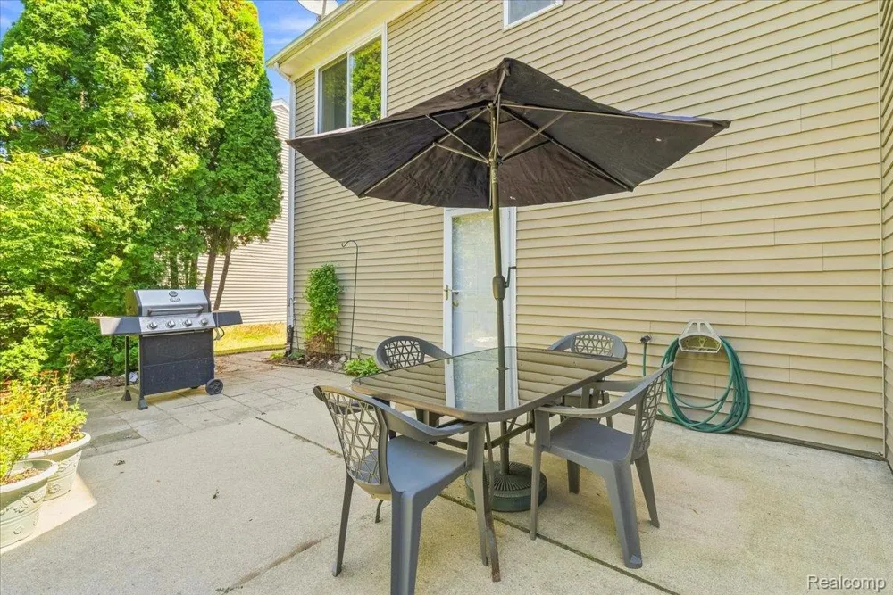 606 Thornhill Court Belleville City, MI 48111